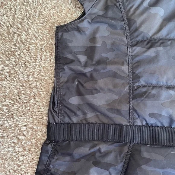 Lululemon | Spring Fling Puffy Vest | Lotus Camo Black | Size 2 - Picture 7 of 12